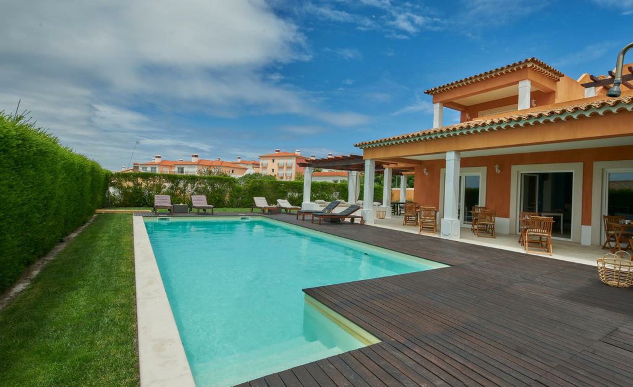 Torel Cliff Surf & Golf