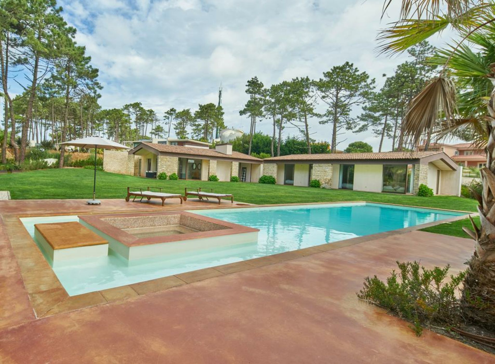 Torel Cliff Surf & Golf