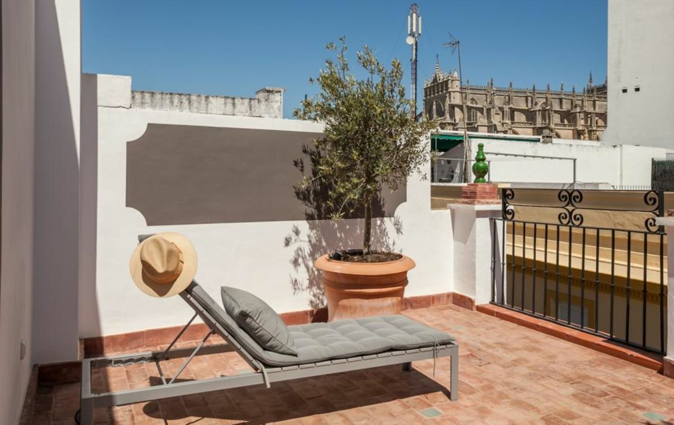 Tomas Ibarra Pool & Luxury