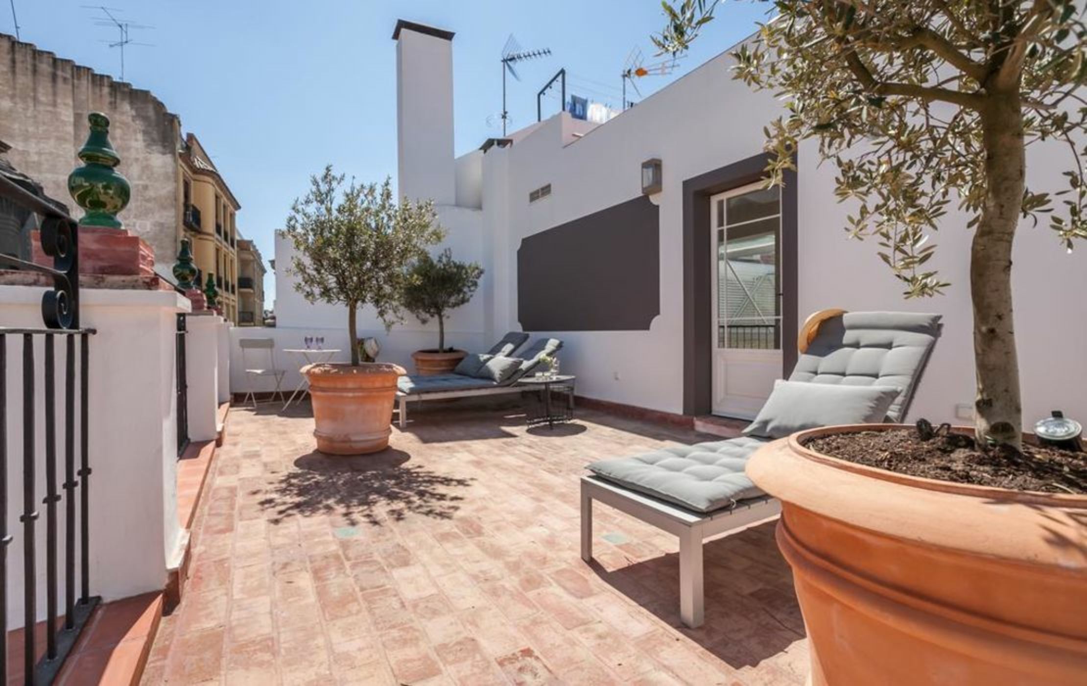 Tomas Ibarra Pool & Luxury