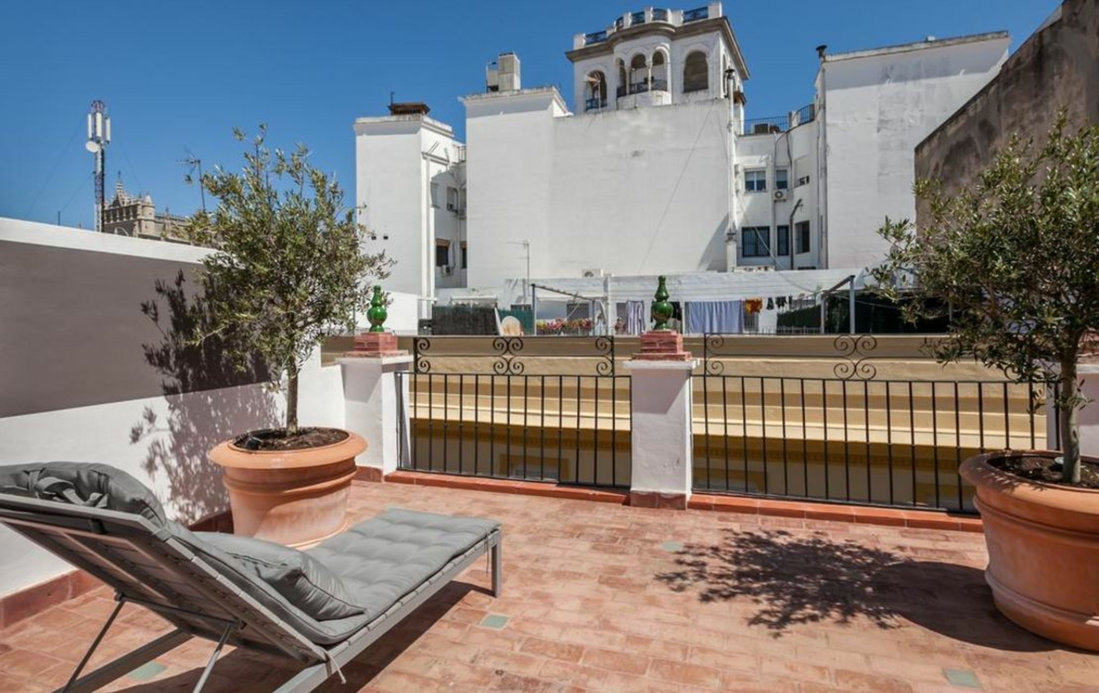 Tomas Ibarra Pool & Luxury