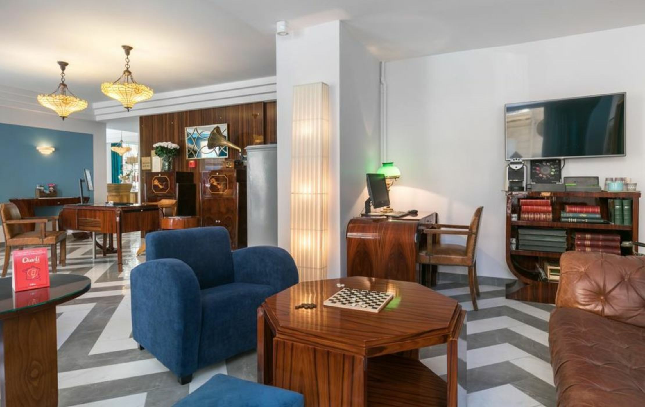 The Jay Hotel by HappyCulture