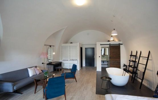 Long Story Short Hostel & Café