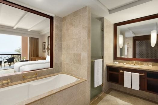 Shangri-La Al Husn, Muscat