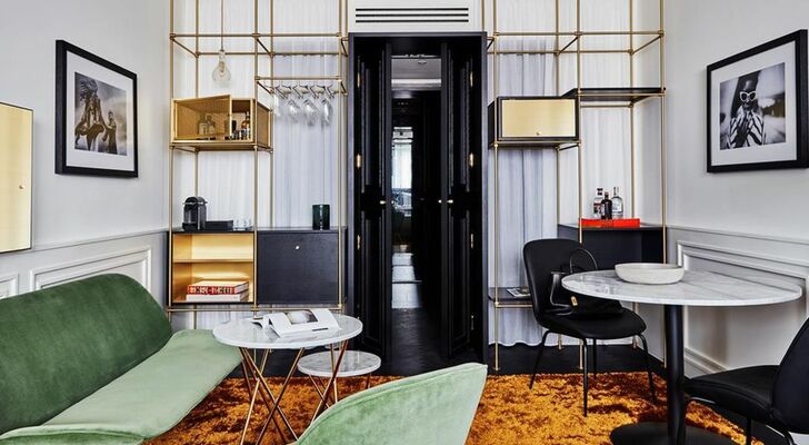Roomers Munich, Autograph Collection