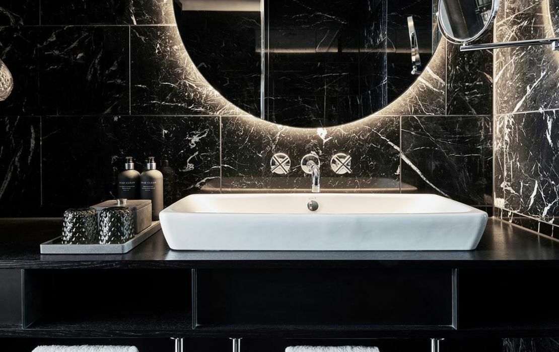Roomers Munich, Autograph Collection
