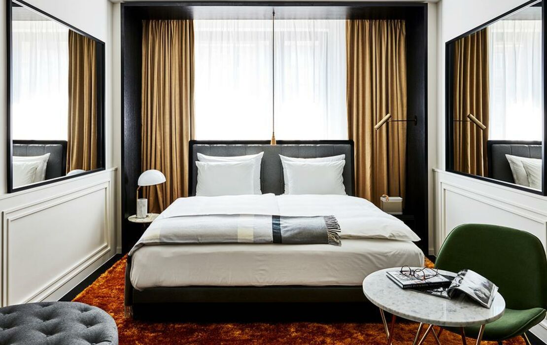 Roomers Munich, Autograph Collection