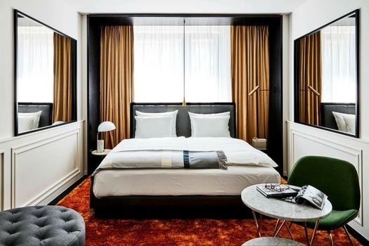 Roomers Munich, Autograph Collection