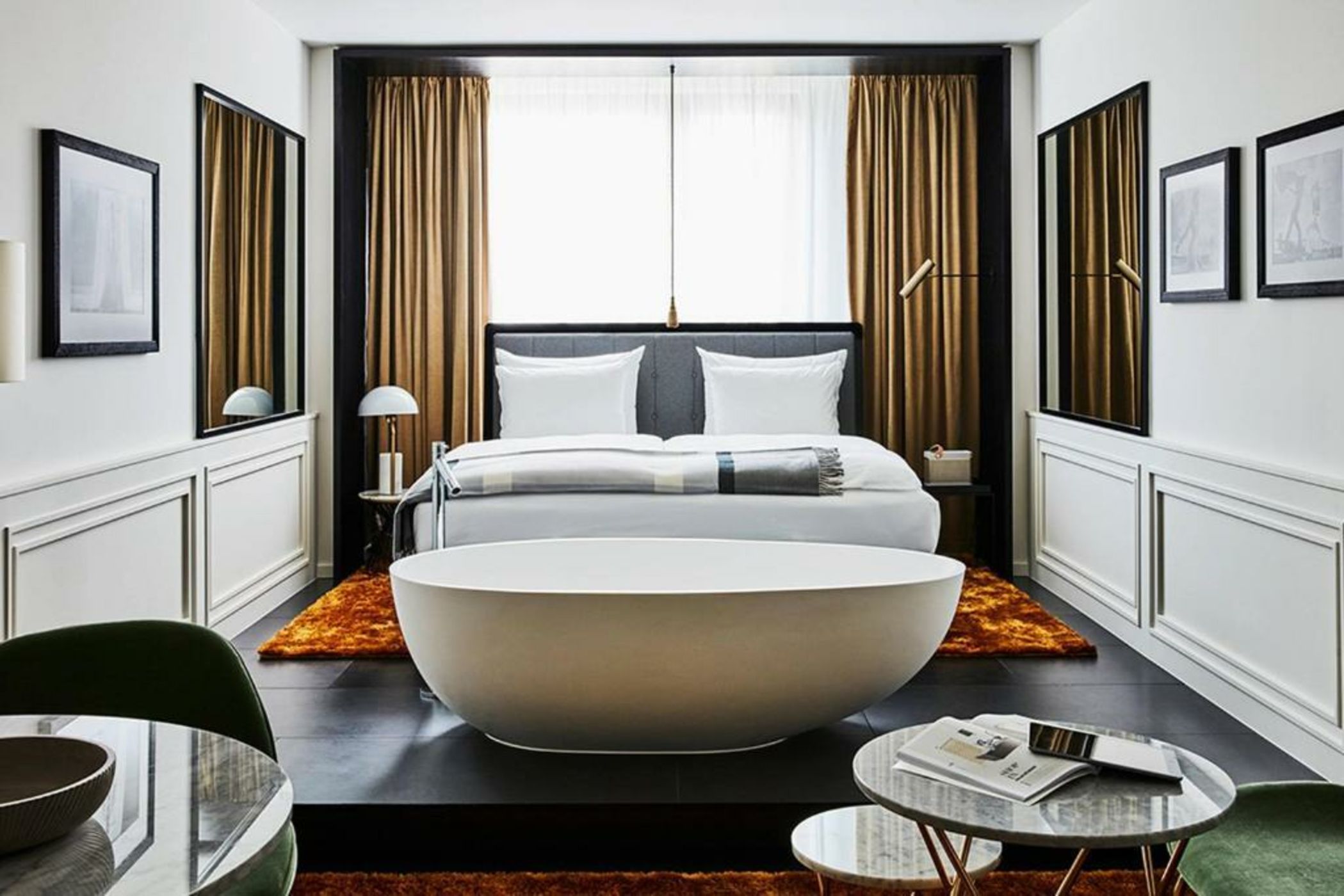 Roomers Munich, Autograph Collection