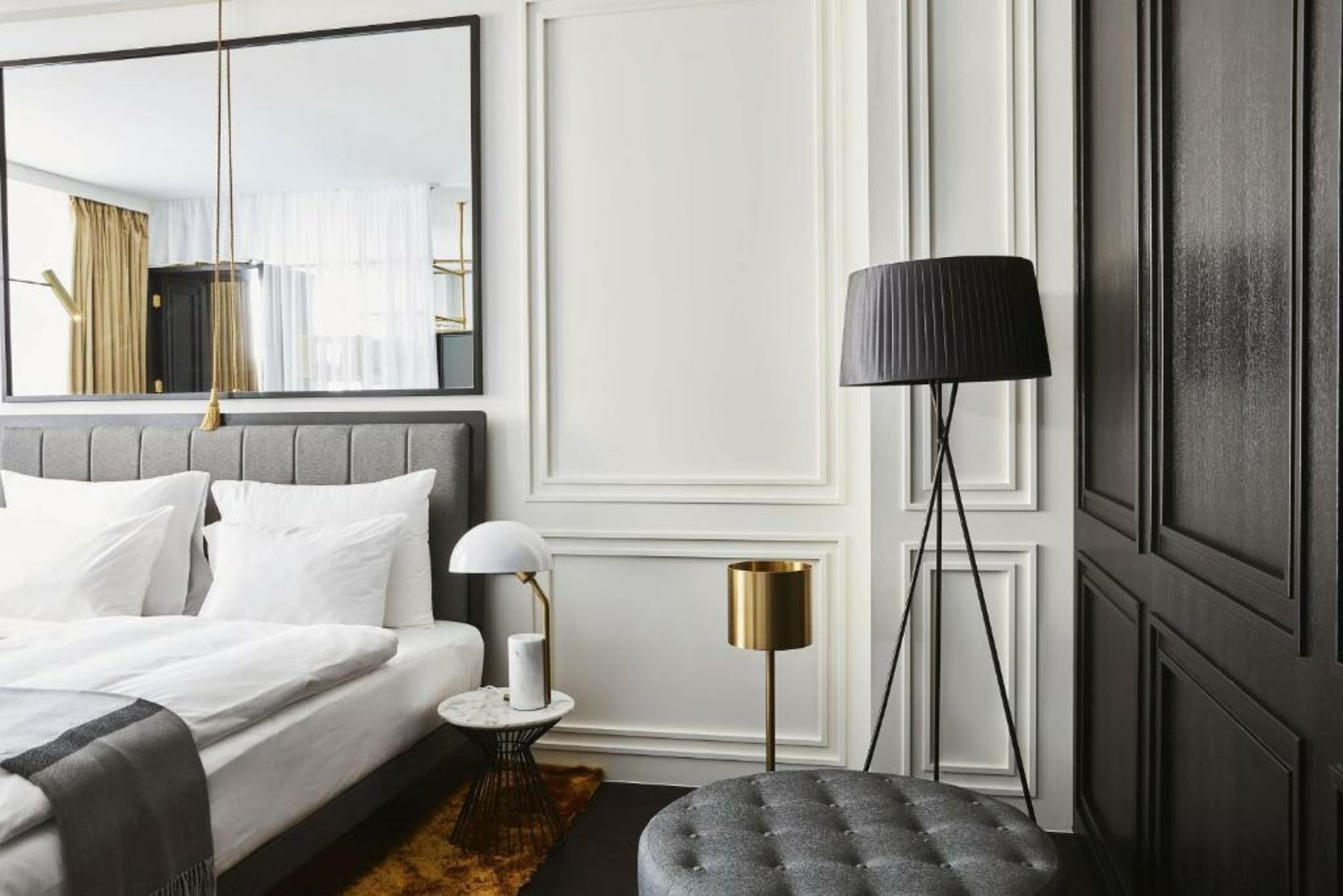 Roomers Munich, Autograph Collection