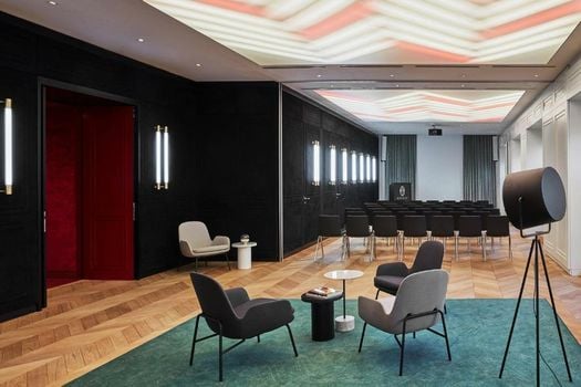 Roomers Munich, Autograph Collection