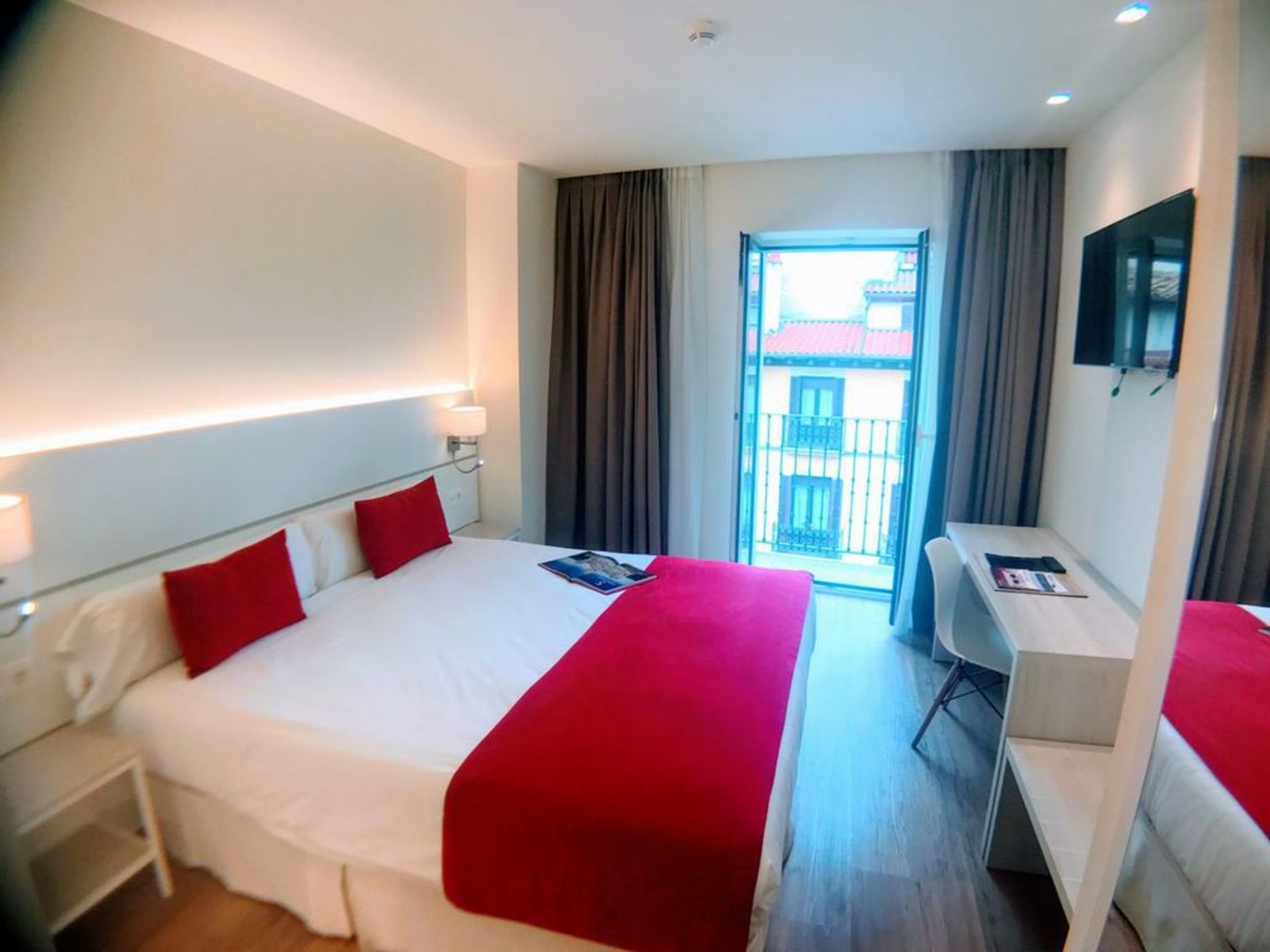 Hotel Pompaelo Plaza del Ayuntamiento & Spa