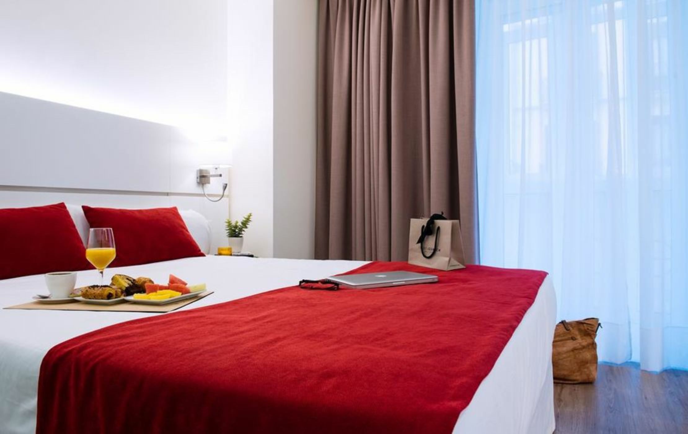 Hotel Pompaelo Plaza del Ayuntamiento & Spa