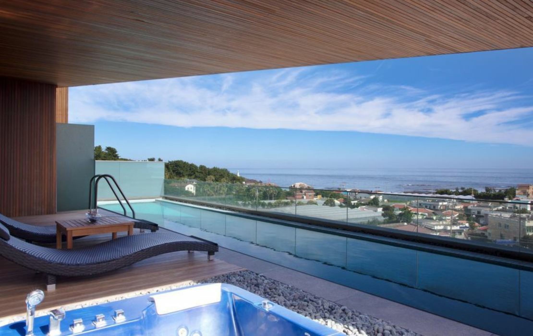 Bayhill Pool & Villa