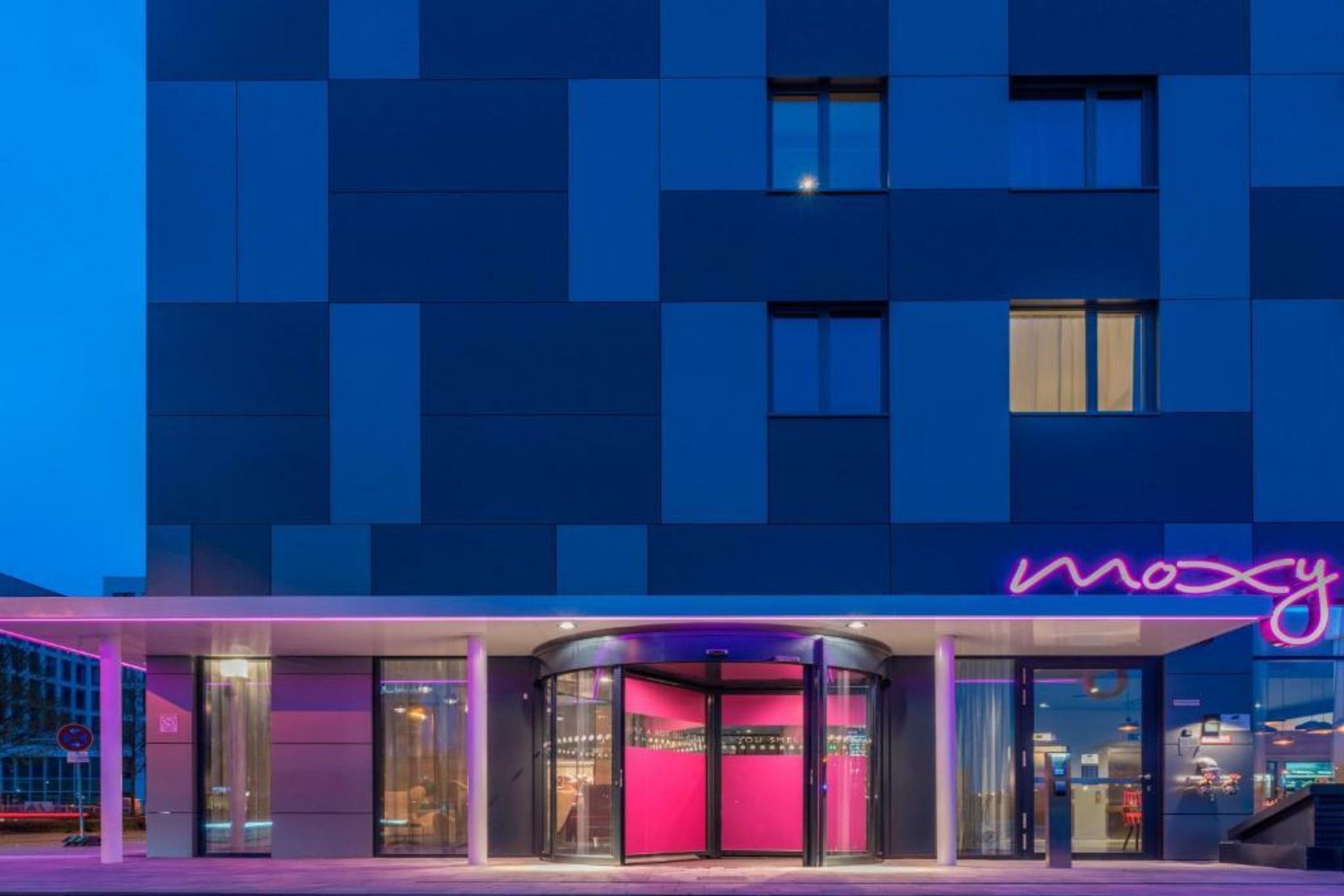 MOXY Frankfurt Airport
