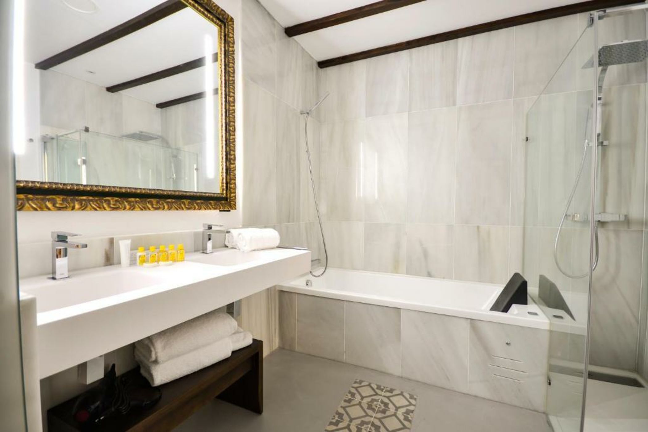 Hotel Legado Alcazar