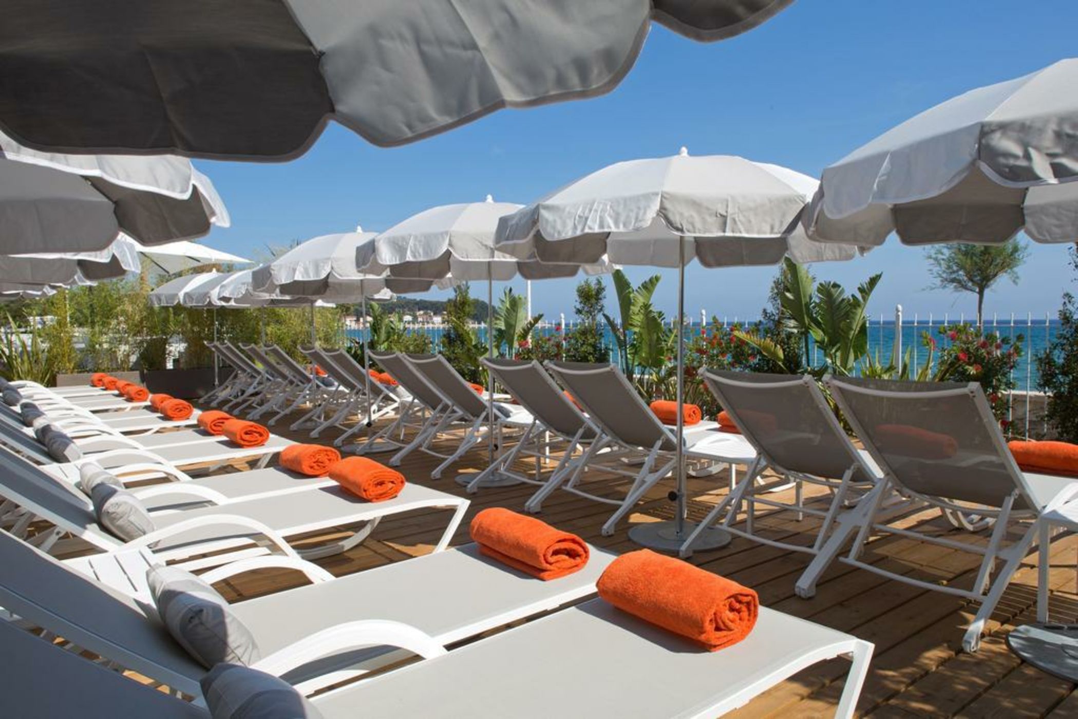 Grand Hotel Des Sablettes Plage, Curio Collection By Hilton