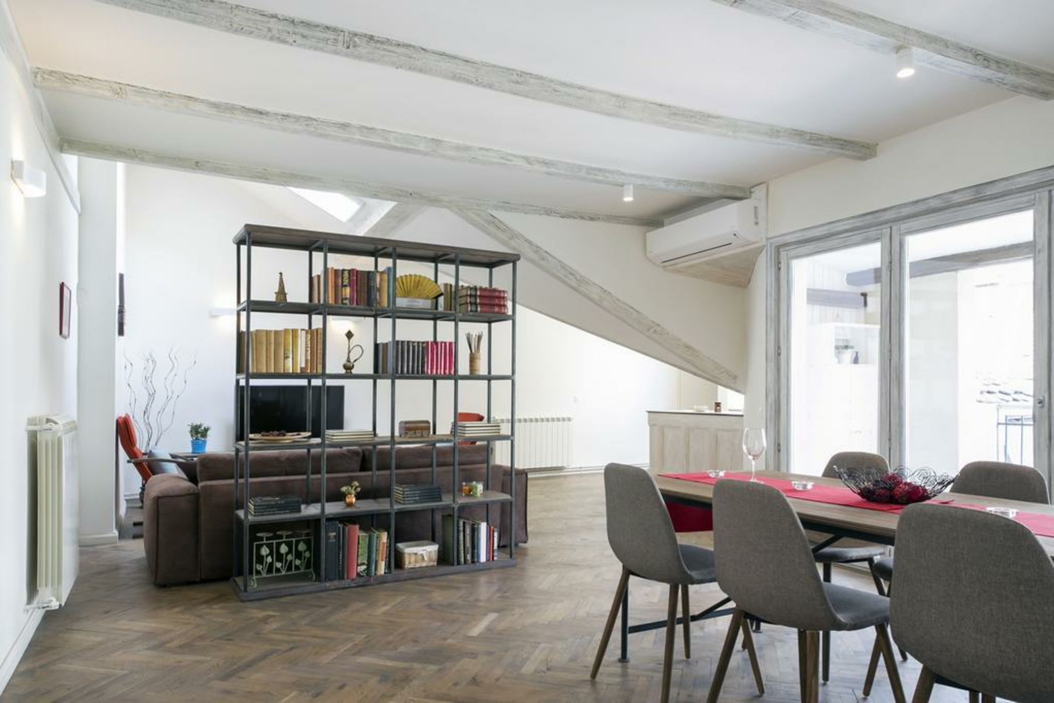 Old Town Roomy Apartment near Kalemegdan