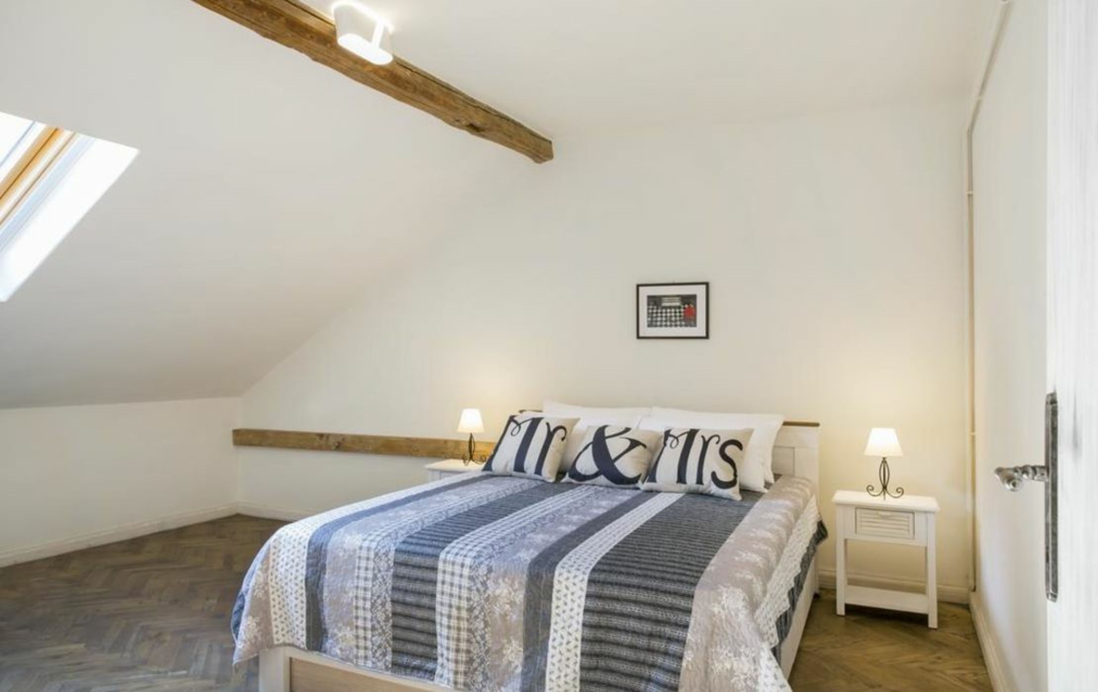 Old Town Roomy Apartment near Kalemegdan