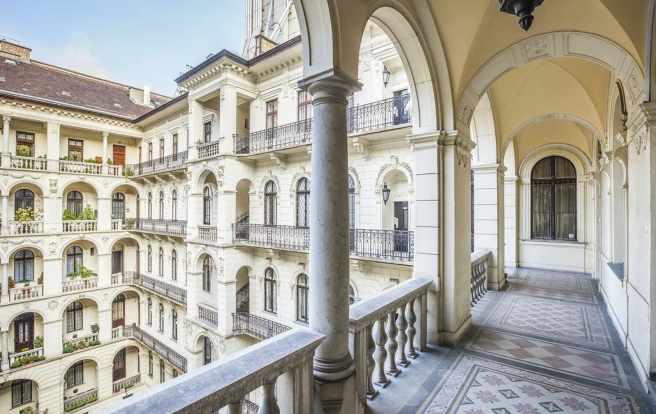 Enzo Capo Luxury Suites Andrassy