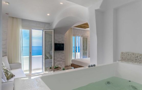 Cyano Suites