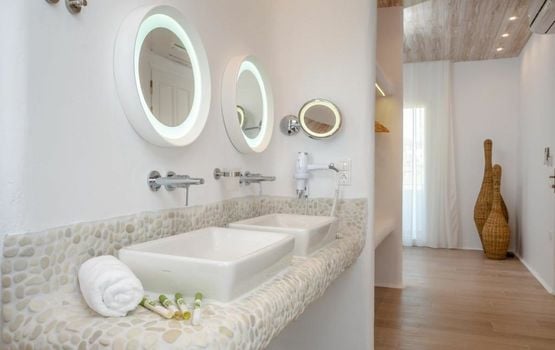 Cyano Suites