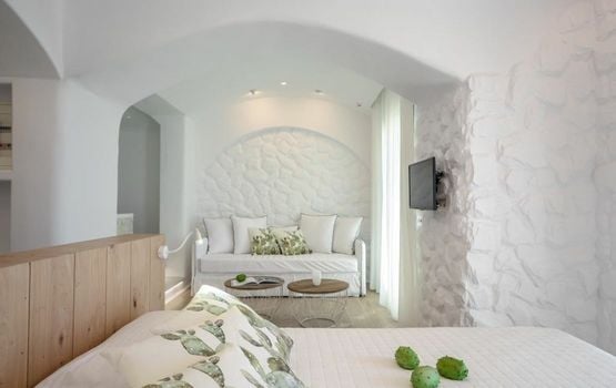 Cyano Suites