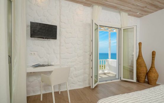 Cyano Suites