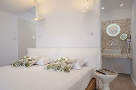Cyano Suites