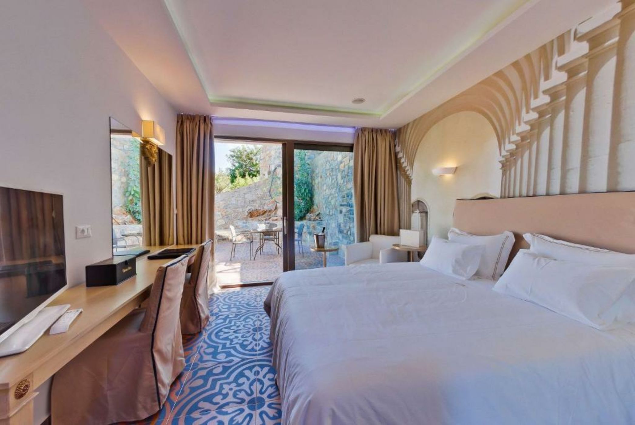 Royal Marmin Bay Boutique & Art Hotel