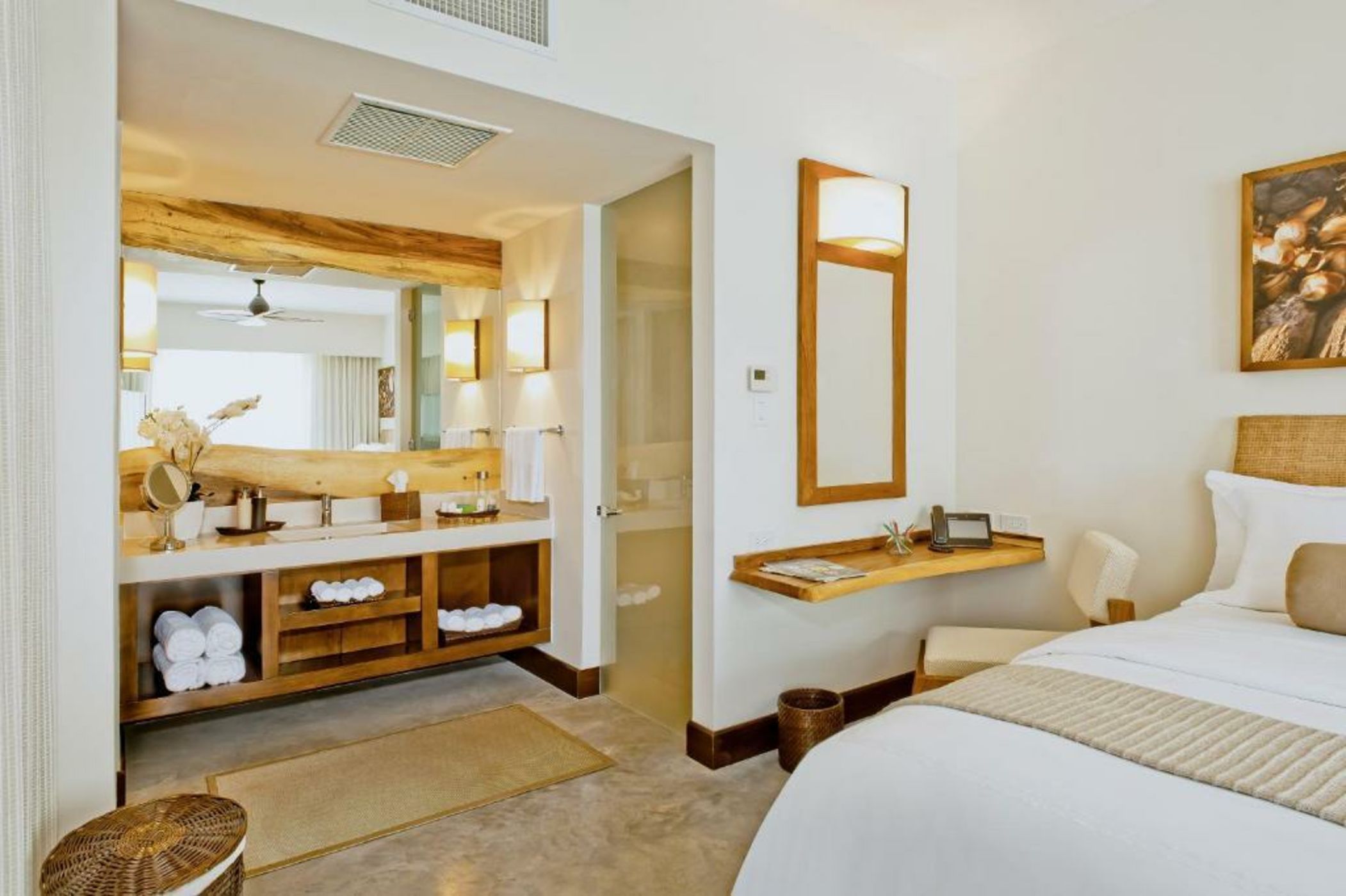 El Mangroove Papagayo, Autograph Collection