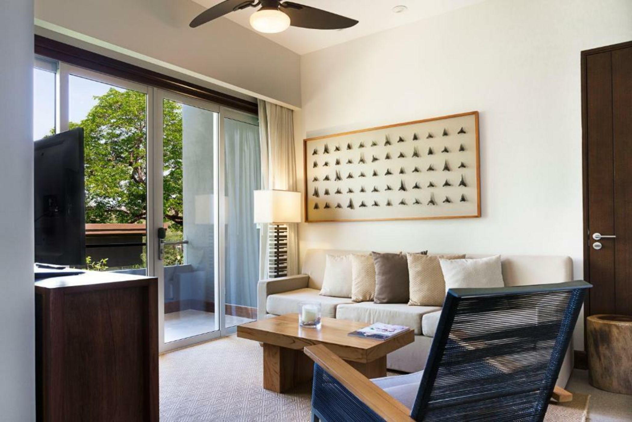 El Mangroove Papagayo, Autograph Collection