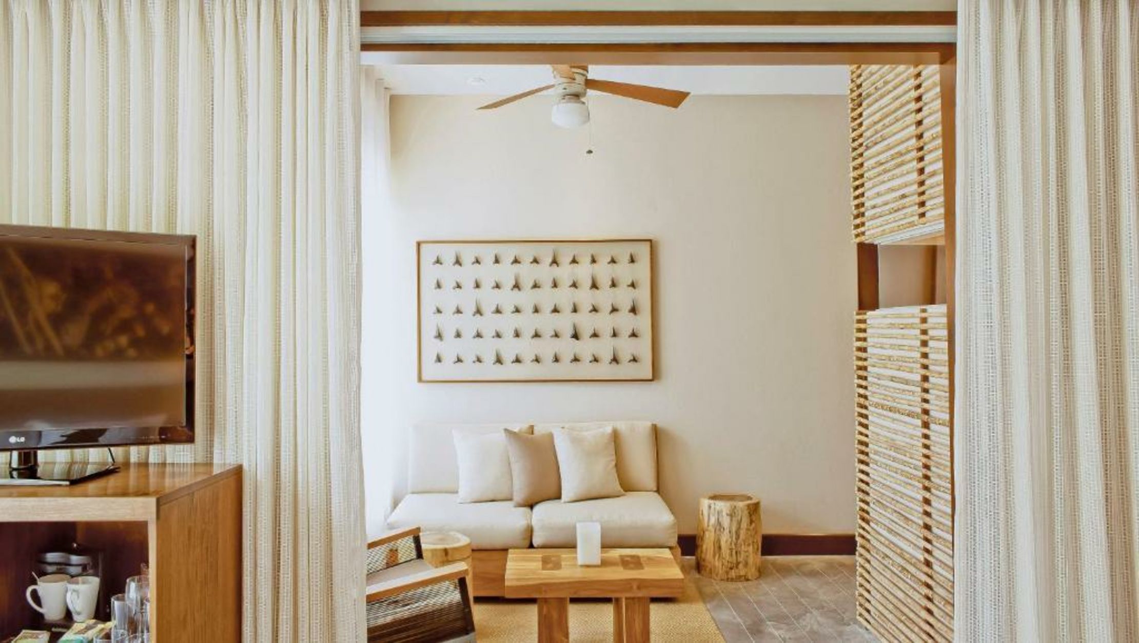 El Mangroove Papagayo, Autograph Collection