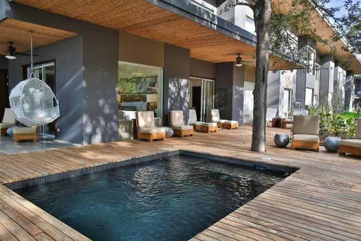 El Mangroove Papagayo, Autograph Collection