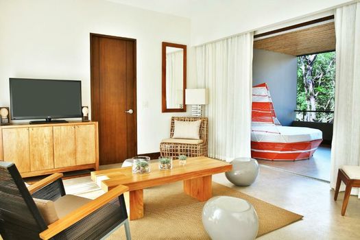El Mangroove Papagayo, Autograph Collection