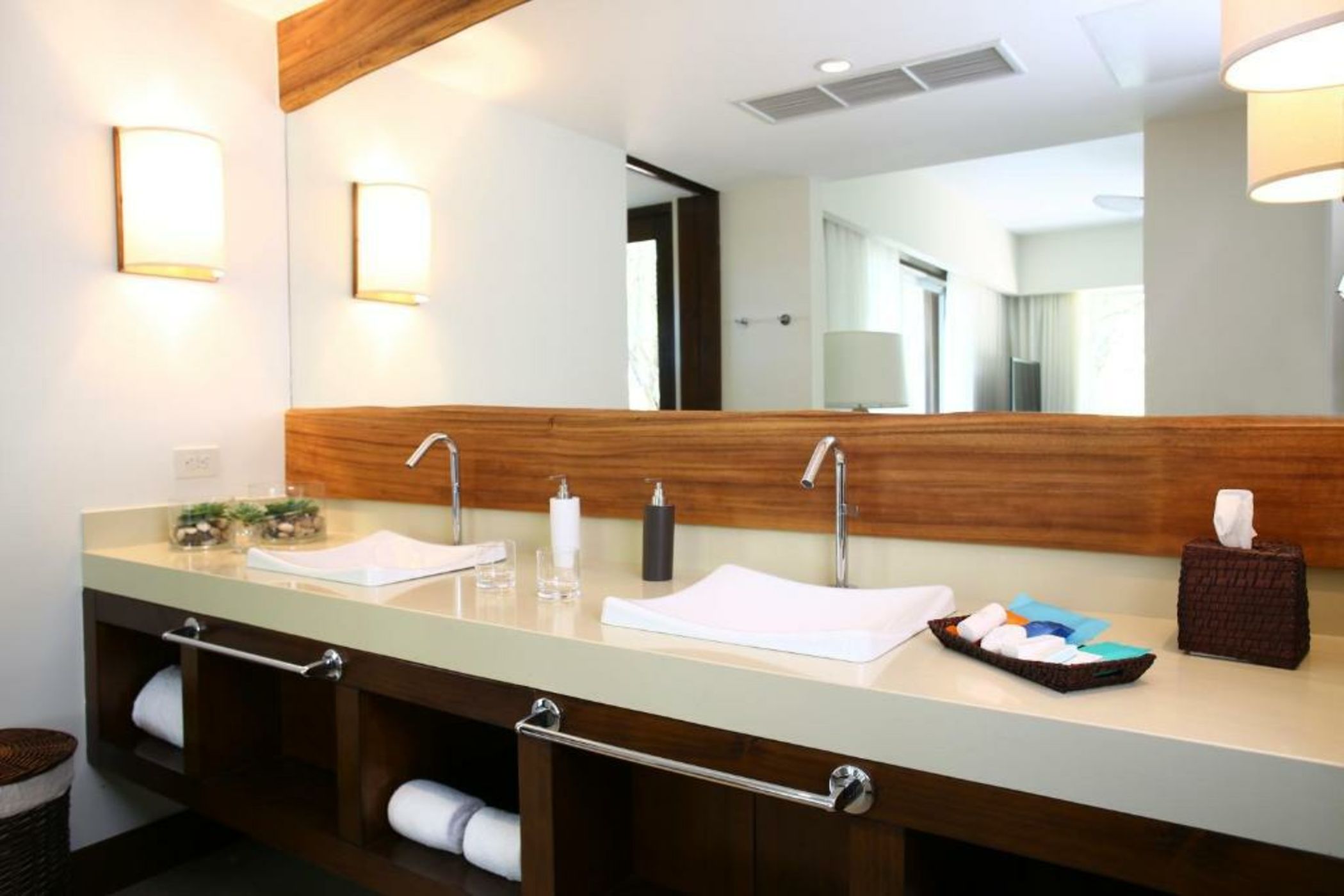 El Mangroove Papagayo, Autograph Collection