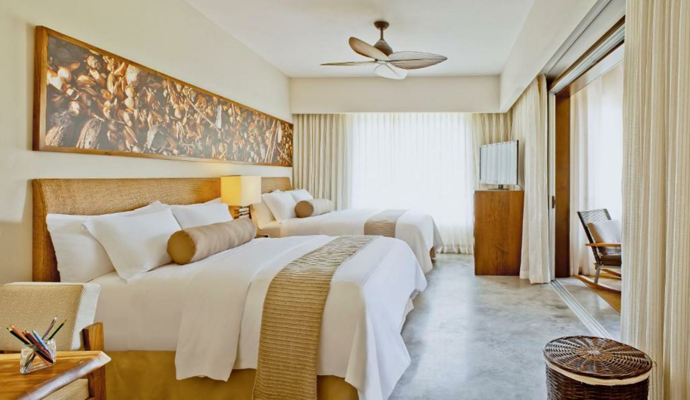 El Mangroove Papagayo, Autograph Collection