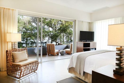 El Mangroove Papagayo, Autograph Collection