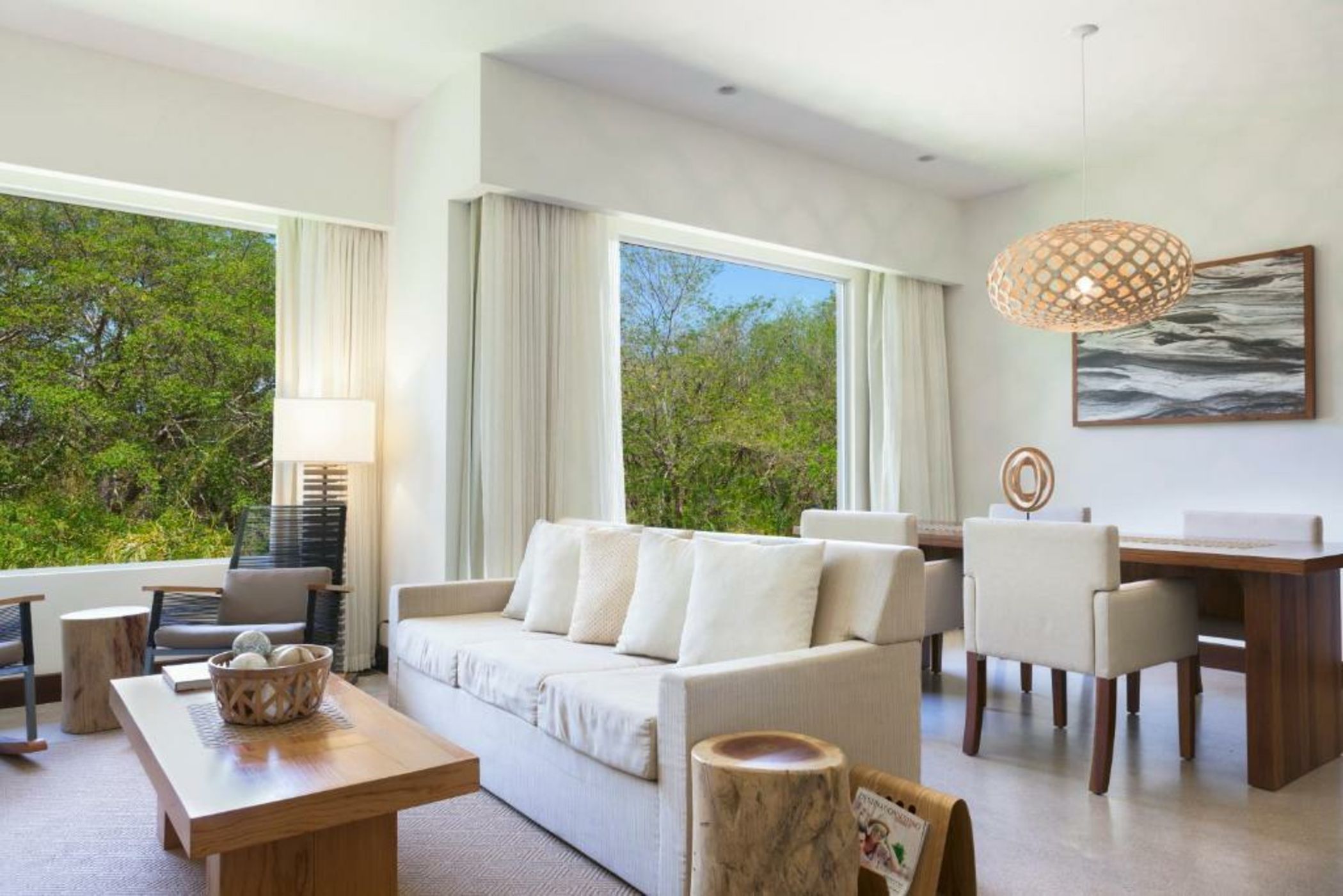 El Mangroove Papagayo, Autograph Collection