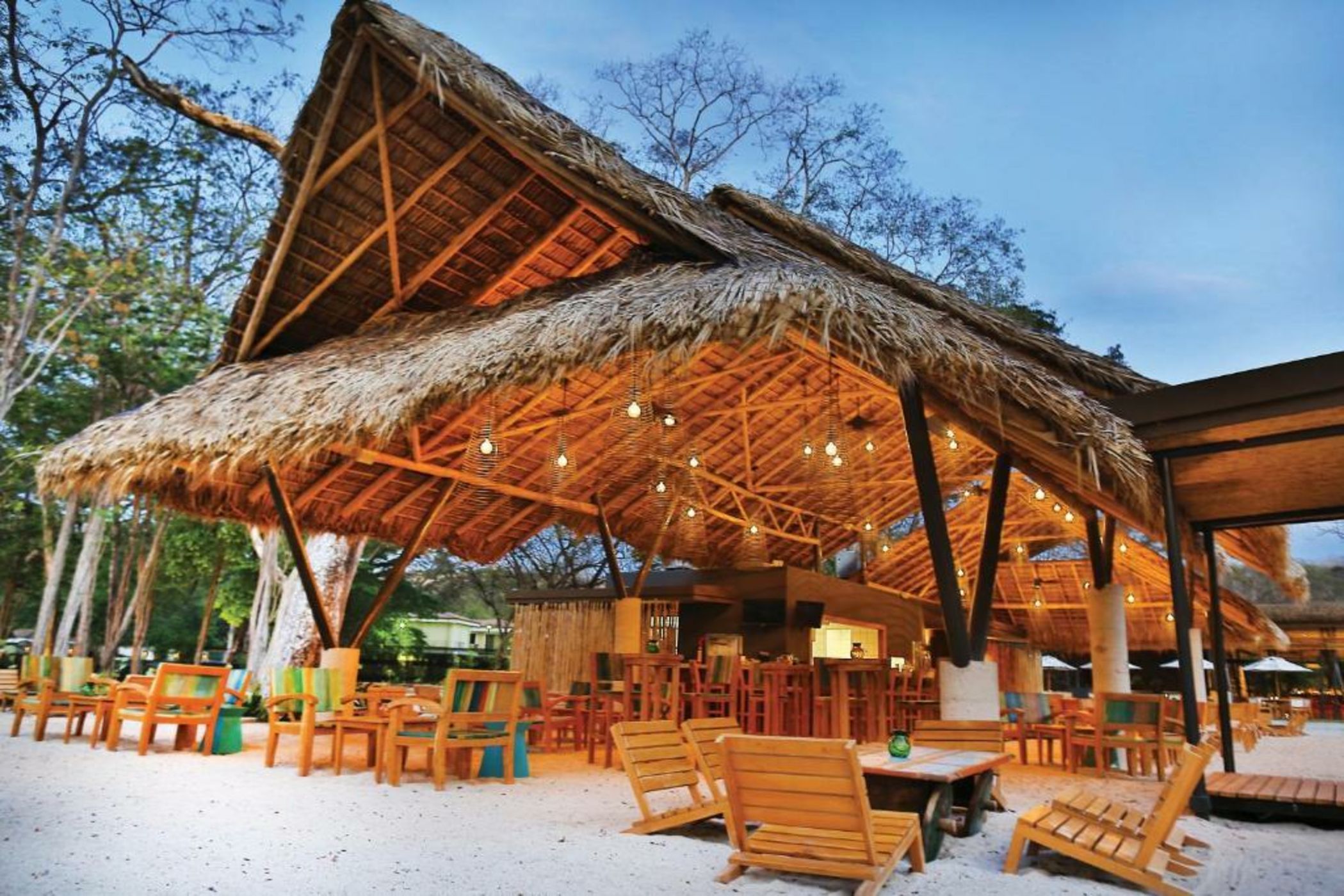 El Mangroove Papagayo, Autograph Collection