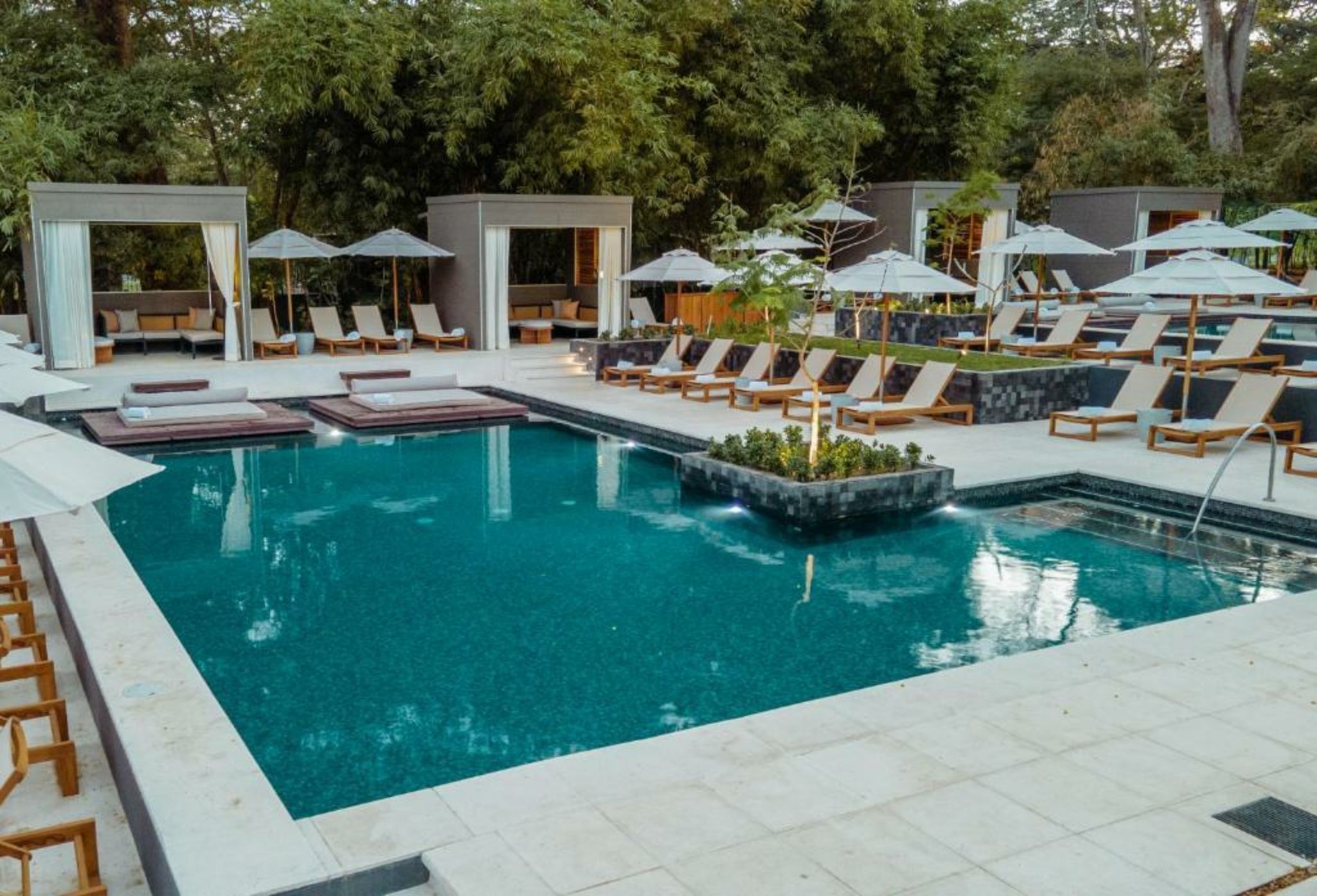 El Mangroove Papagayo, Autograph Collection