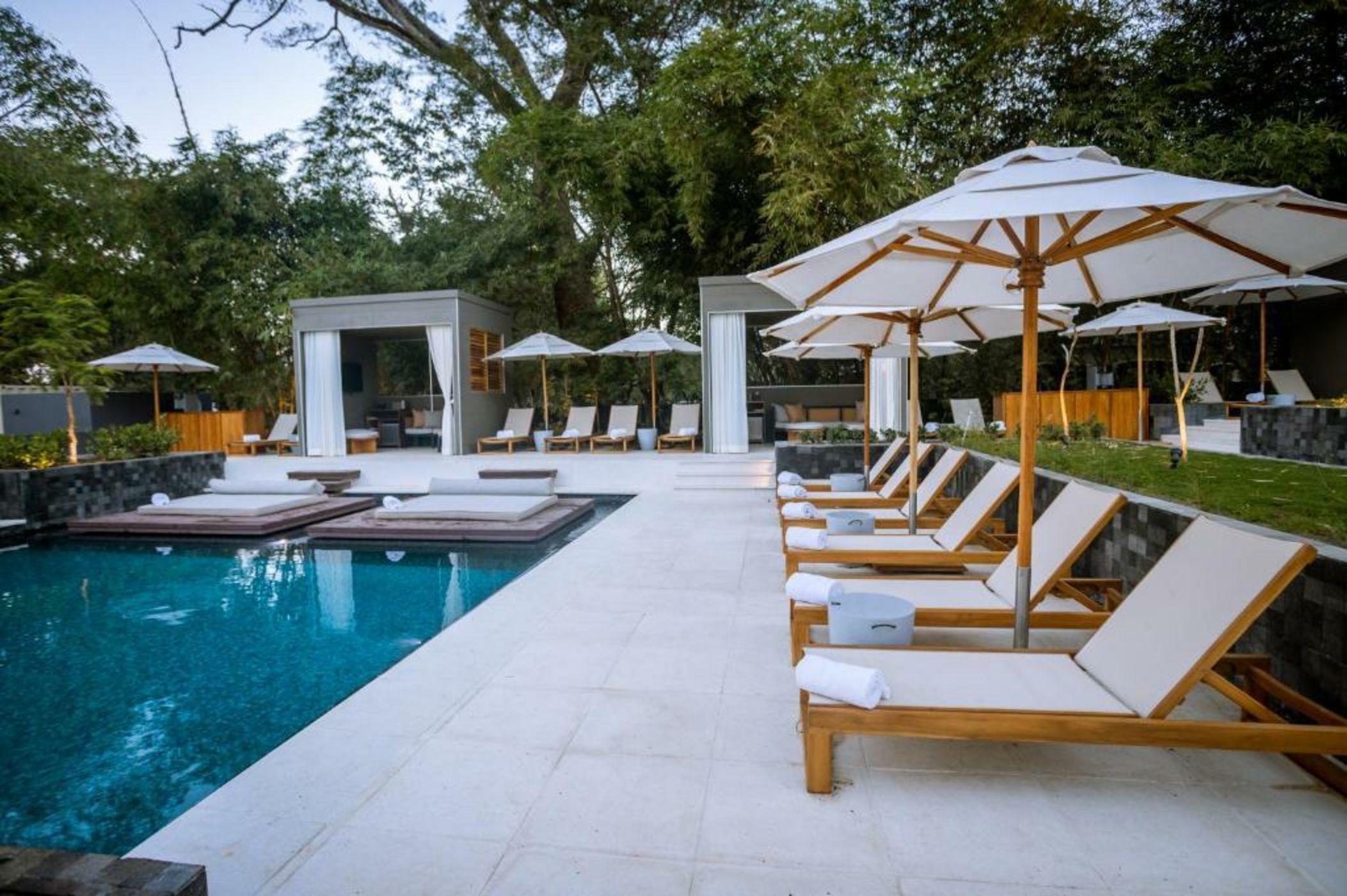 El Mangroove Papagayo, Autograph Collection