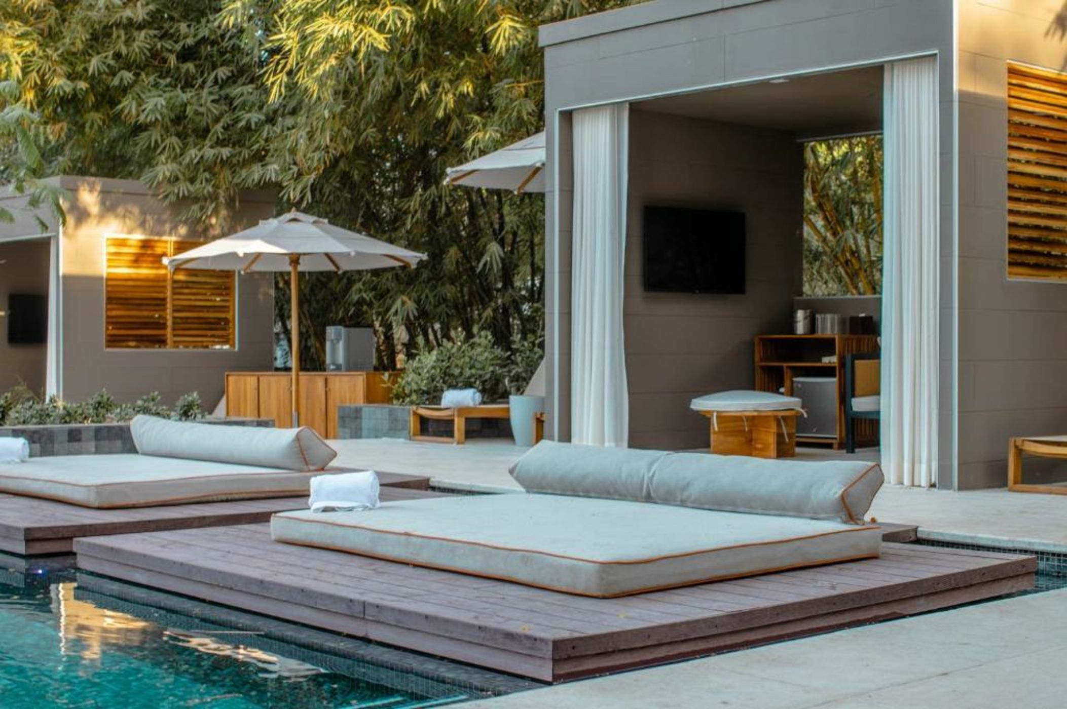 El Mangroove Papagayo, Autograph Collection