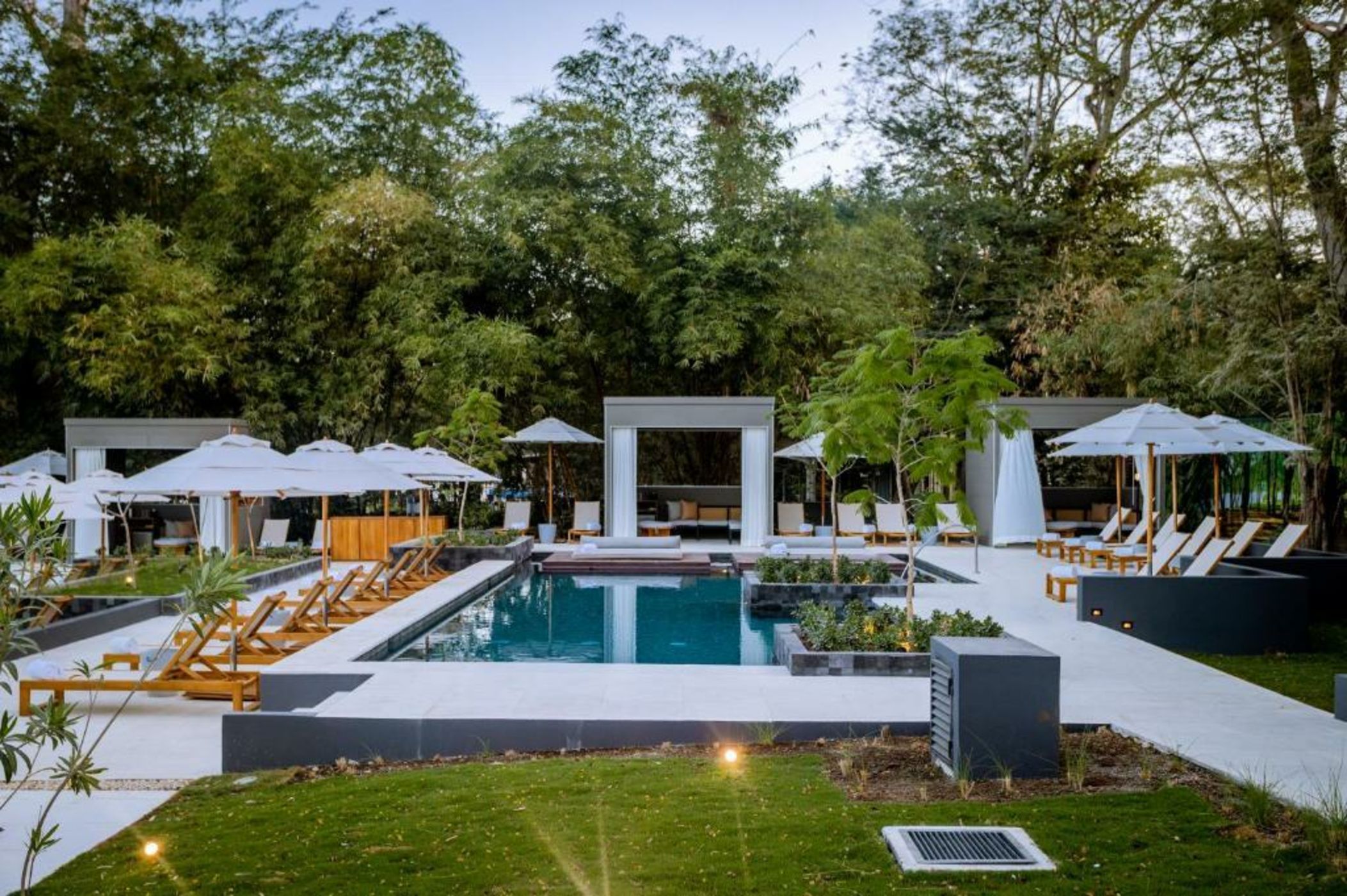 El Mangroove Papagayo, Autograph Collection