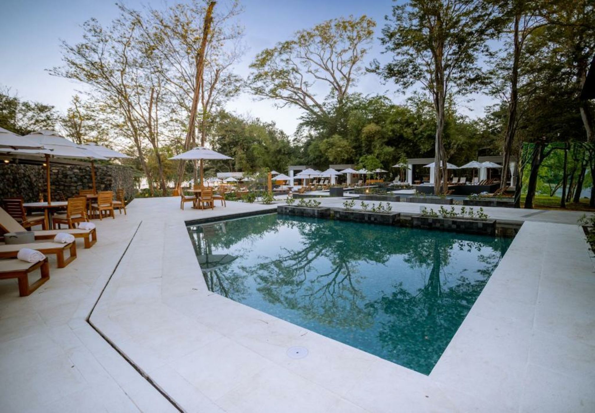 El Mangroove Papagayo, Autograph Collection