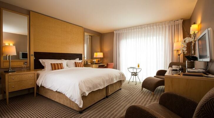 Modern hotels jersey top
