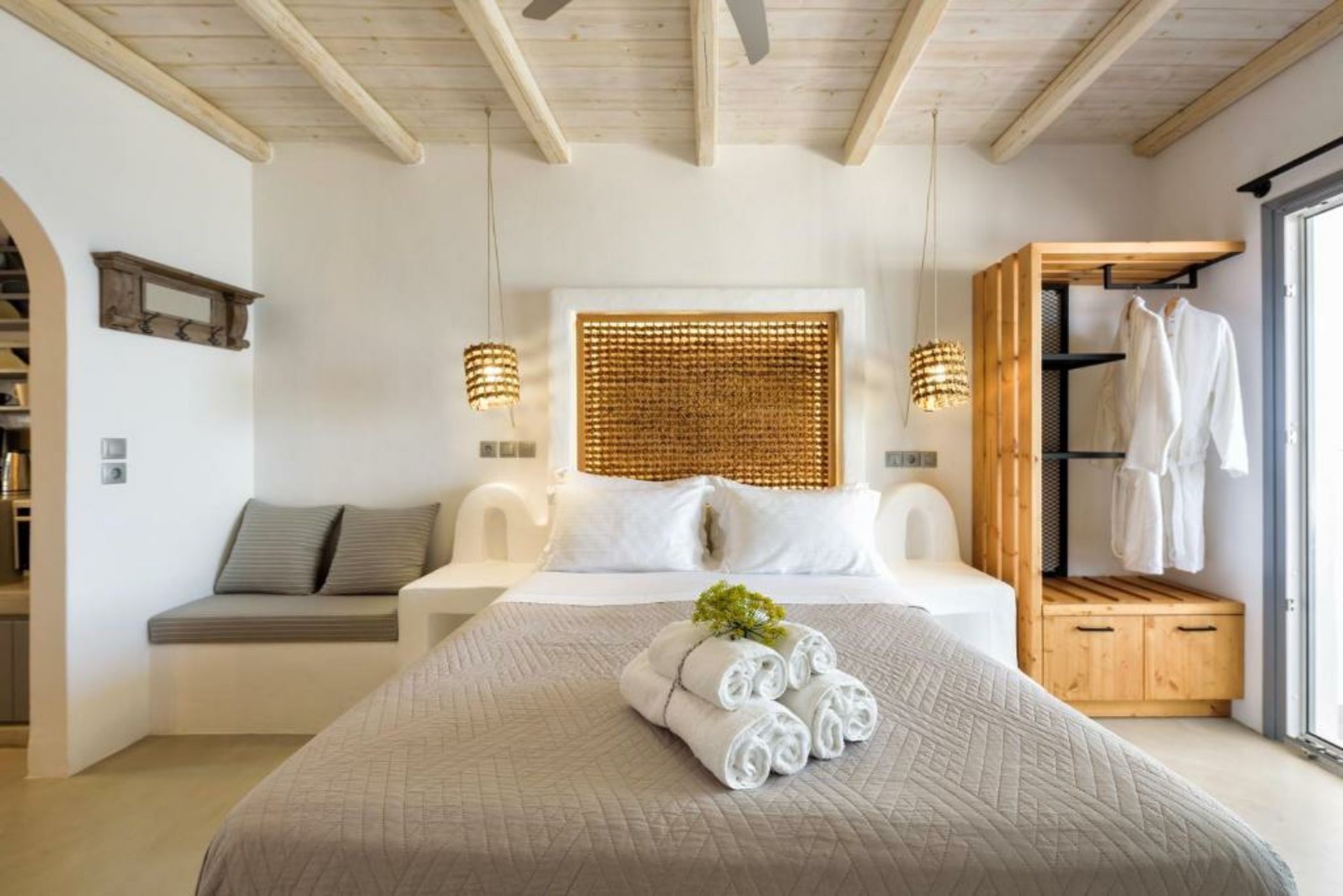 Blue Waves Suites & Apartments - To Kyma