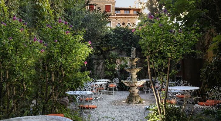 Hotel Flora