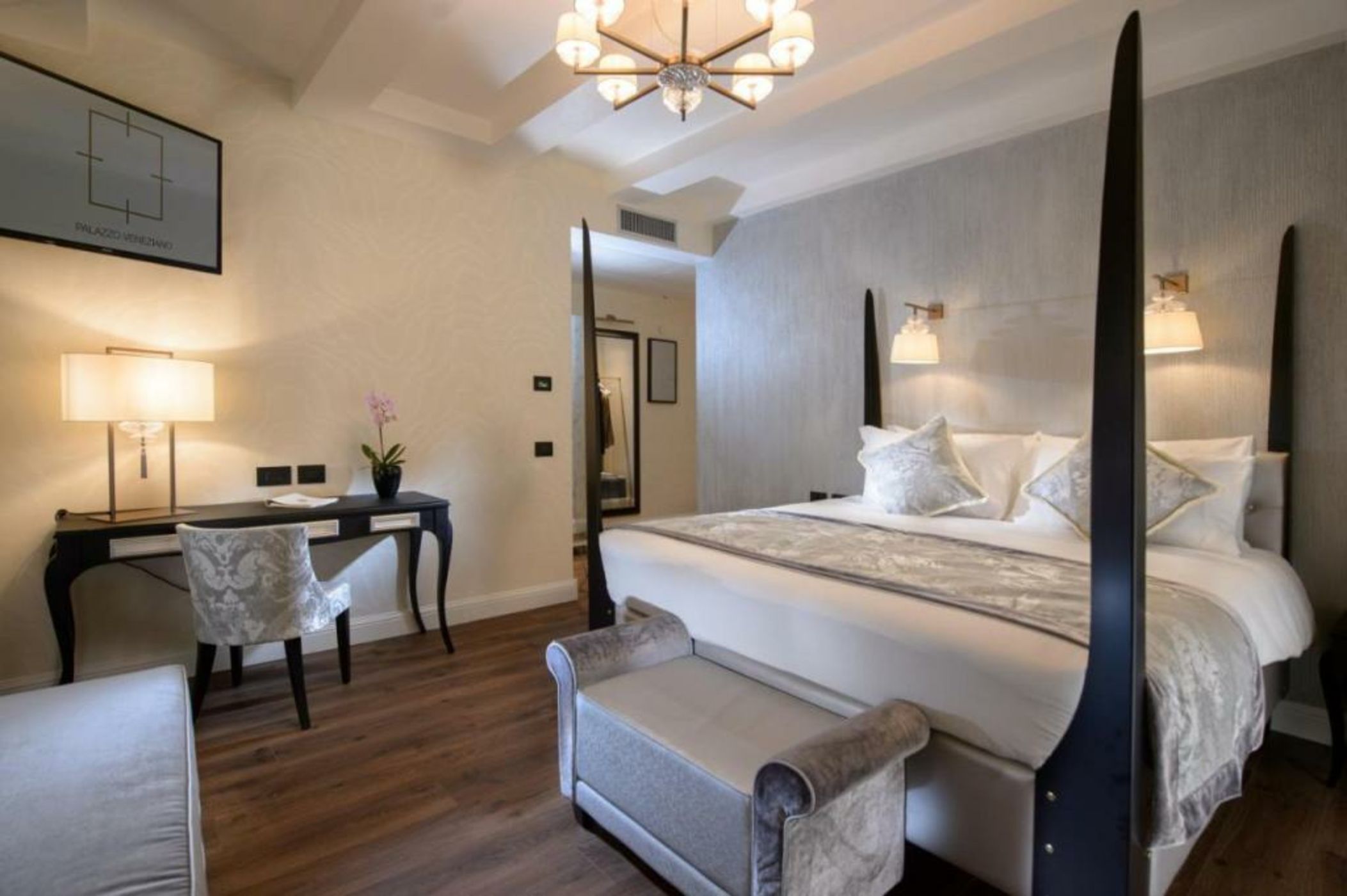 Palazzo Veneziano - Venice Collection