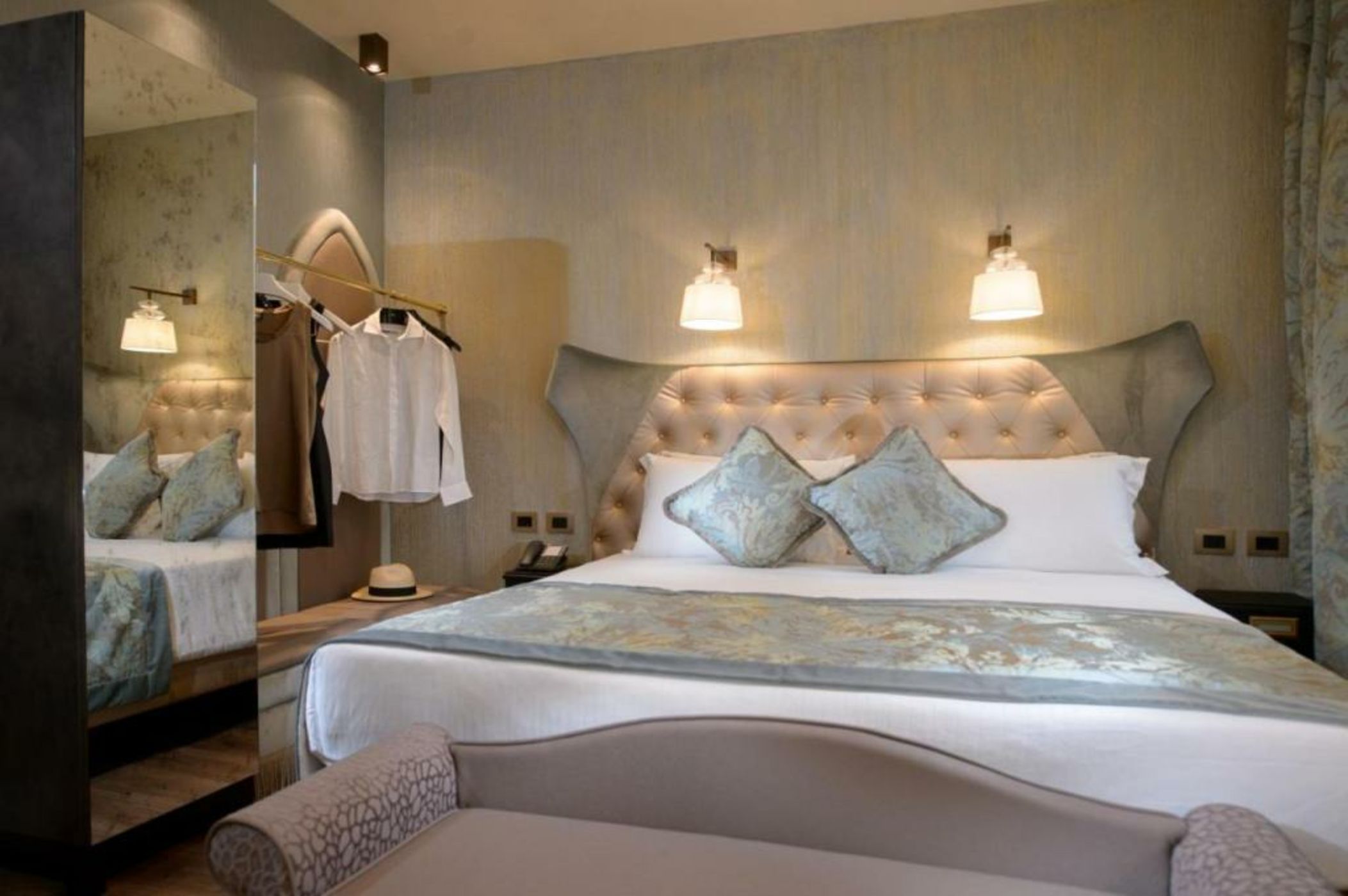 Palazzo Veneziano - Venice Collection